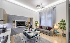 d.Five Central Market Residence